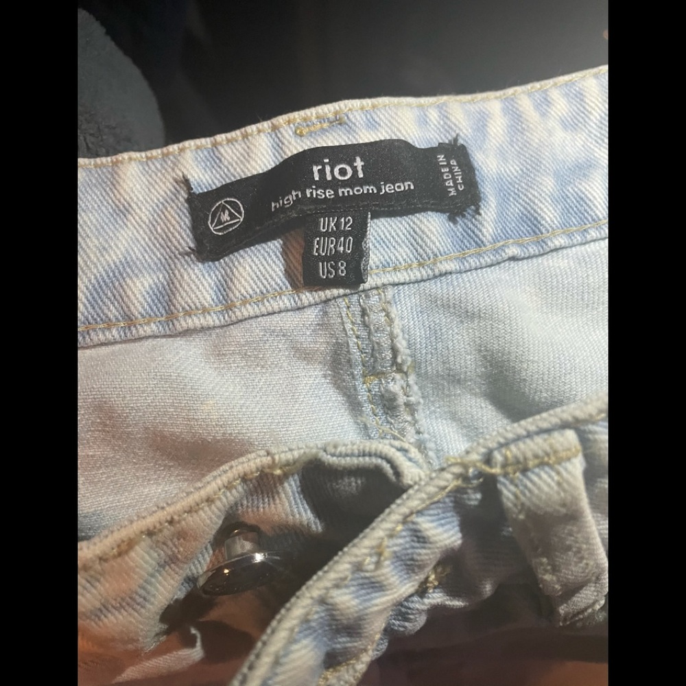 Missguided Riot High Rise Mom Jeans - Picture 3 of 3